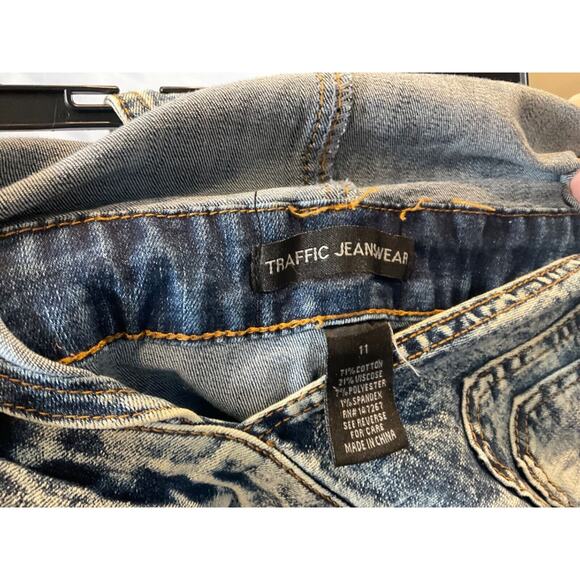 TTraffic Jeans Wear Women’s Distressed Short Bib Overalls Size 11 Cotton Blend - Picture 8 of 9